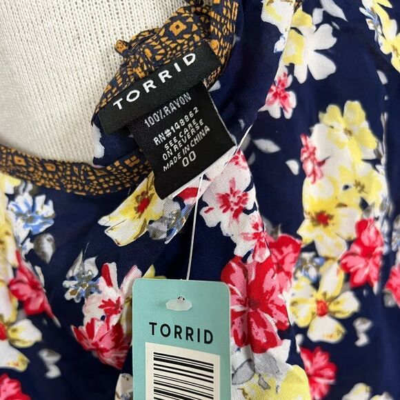 Torrid Navy Blue floral halter blouse with corset back size 00 or 10 - Picture 4 of 6
